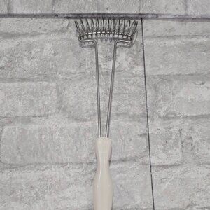 CUTCO Wire Whisk Egg Beater Whip Pearl White Classic Handle 12.5"